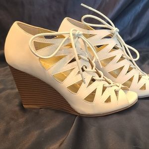 Lace up, Maurices wedges, off- white, size 6
